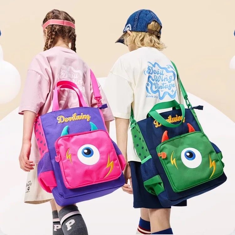 小恶魔小学生补习袋女孩儿童斜挎包美术袋手提补课书包男孩防水