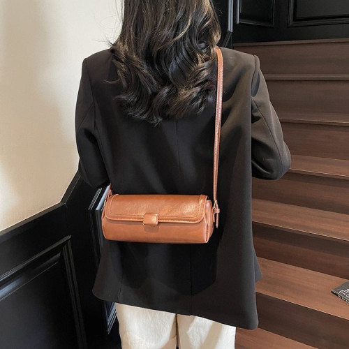 小众设计单肩法棍腋下包女2025新款通勤包包百搭高级感小方包女包
