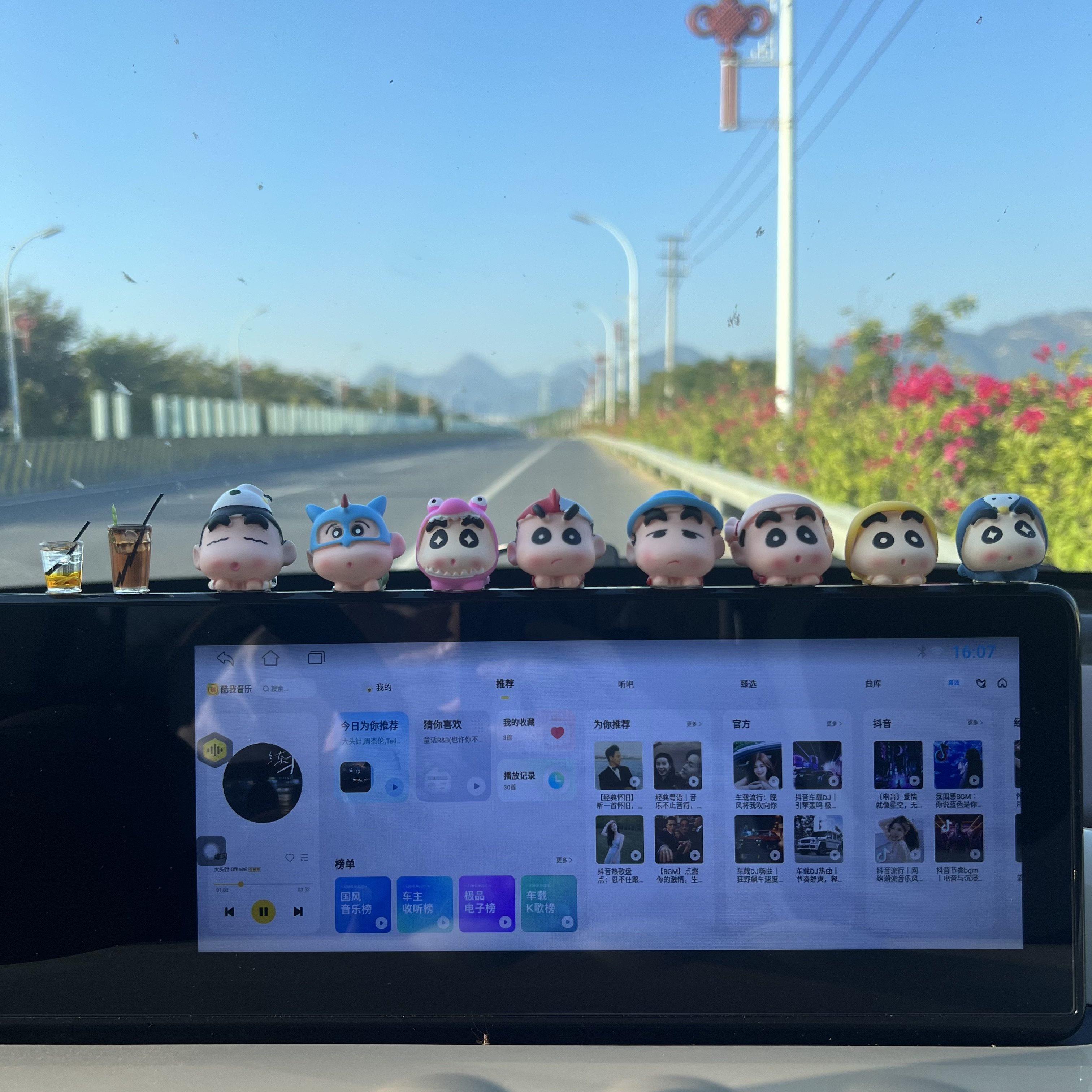 蜡笔小新车载汽车摆件卡通