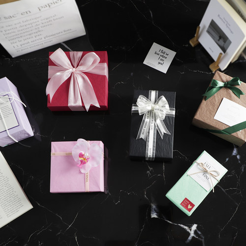 森系雪梨纸节日礼物包装纸