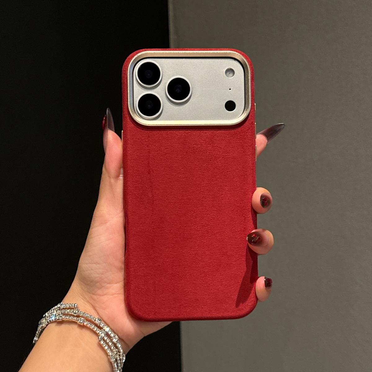 iPhone17磁吸翻毛皮手机壳