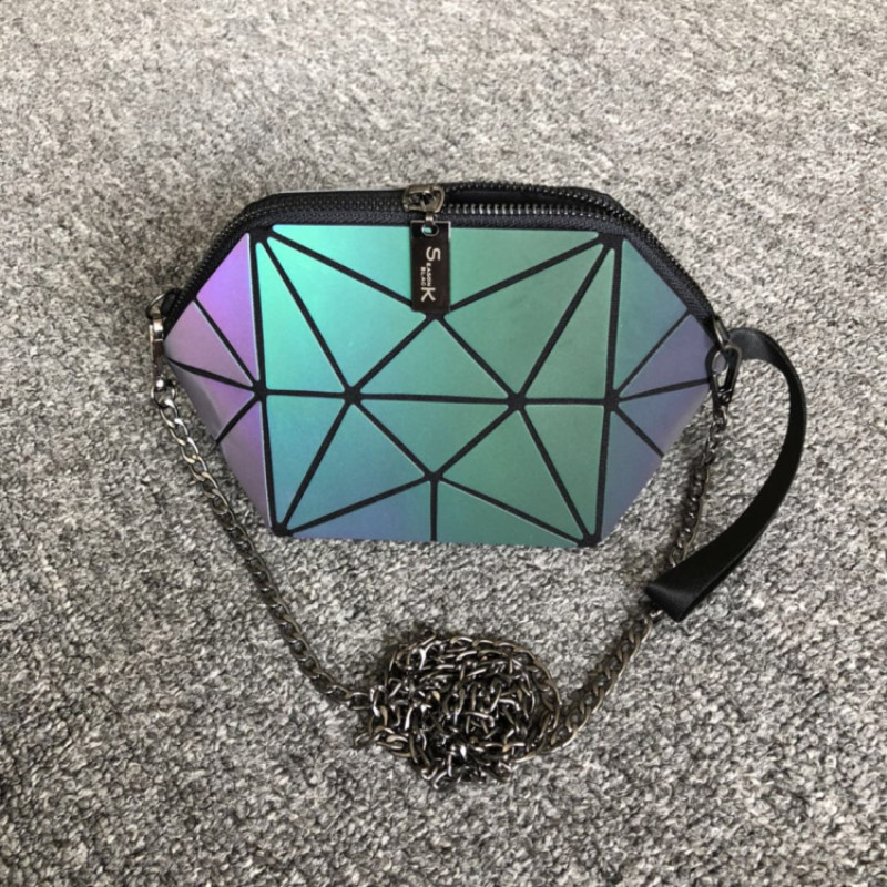 女包包2020新款贝壳包几何菱格夜光半圆链条斜挎包手机包迷你小包