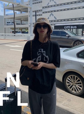 【FOOLLAND】V家英伦简约土星Logo印花宽松短袖T恤