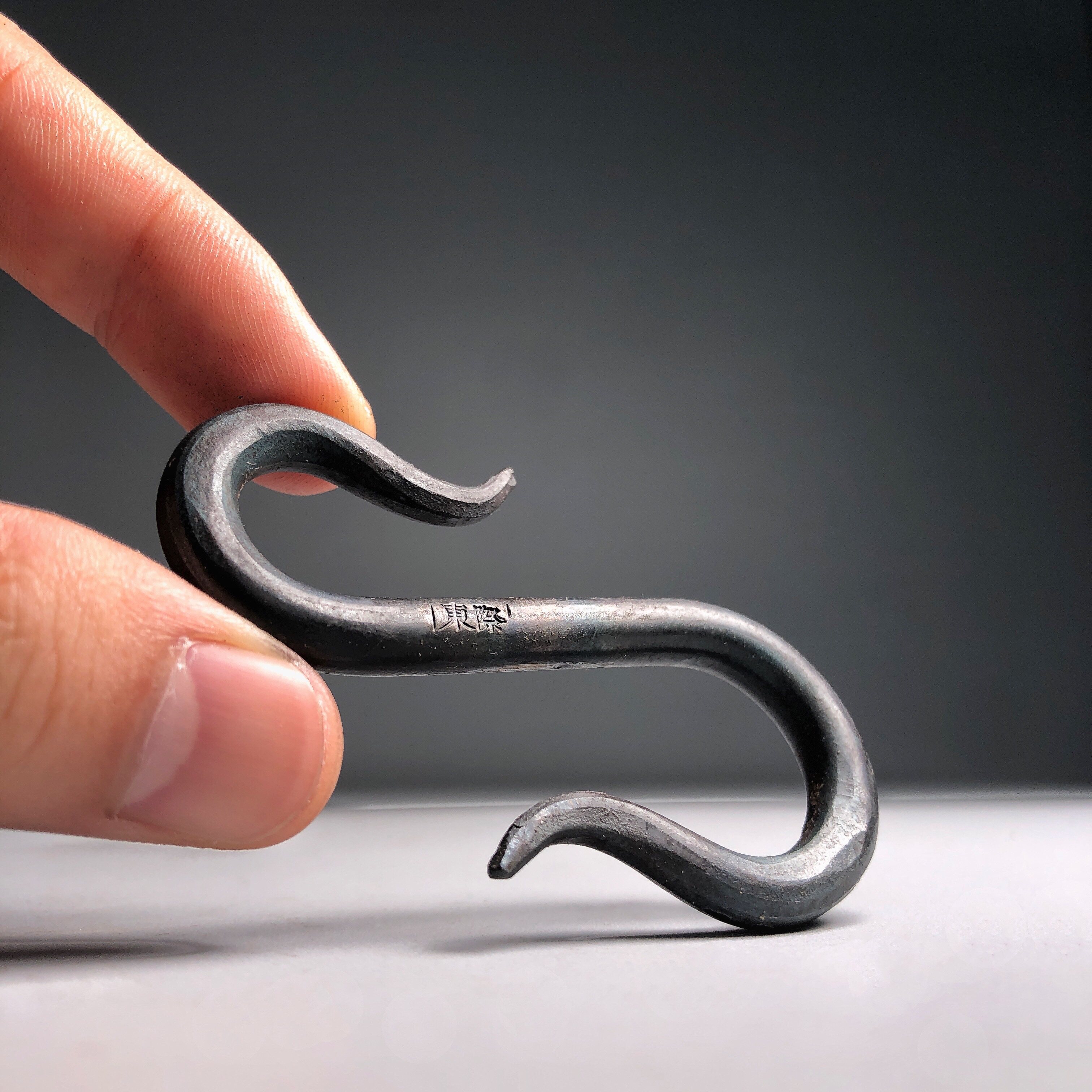 东际器物手工锻打 简约纤巧铁艺挂钩 花器茶道吊钩 装饰挂件钩子