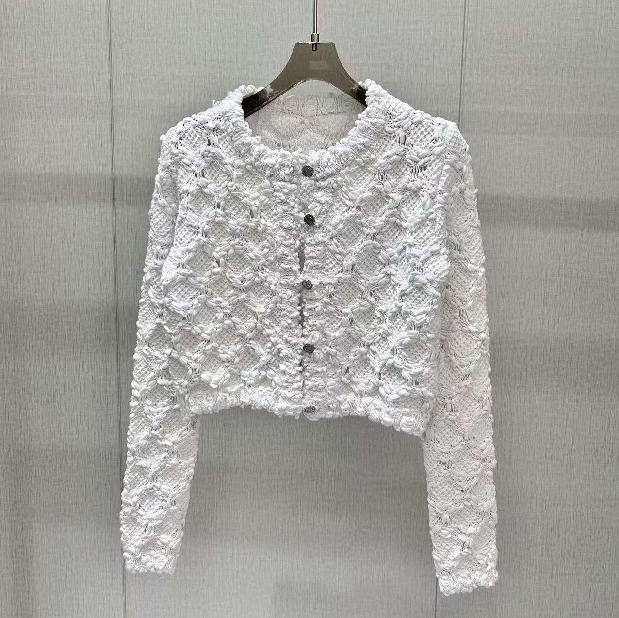 深圳南油高端精品女装上衣名媛气质洁白干净编织菱格针织开衫