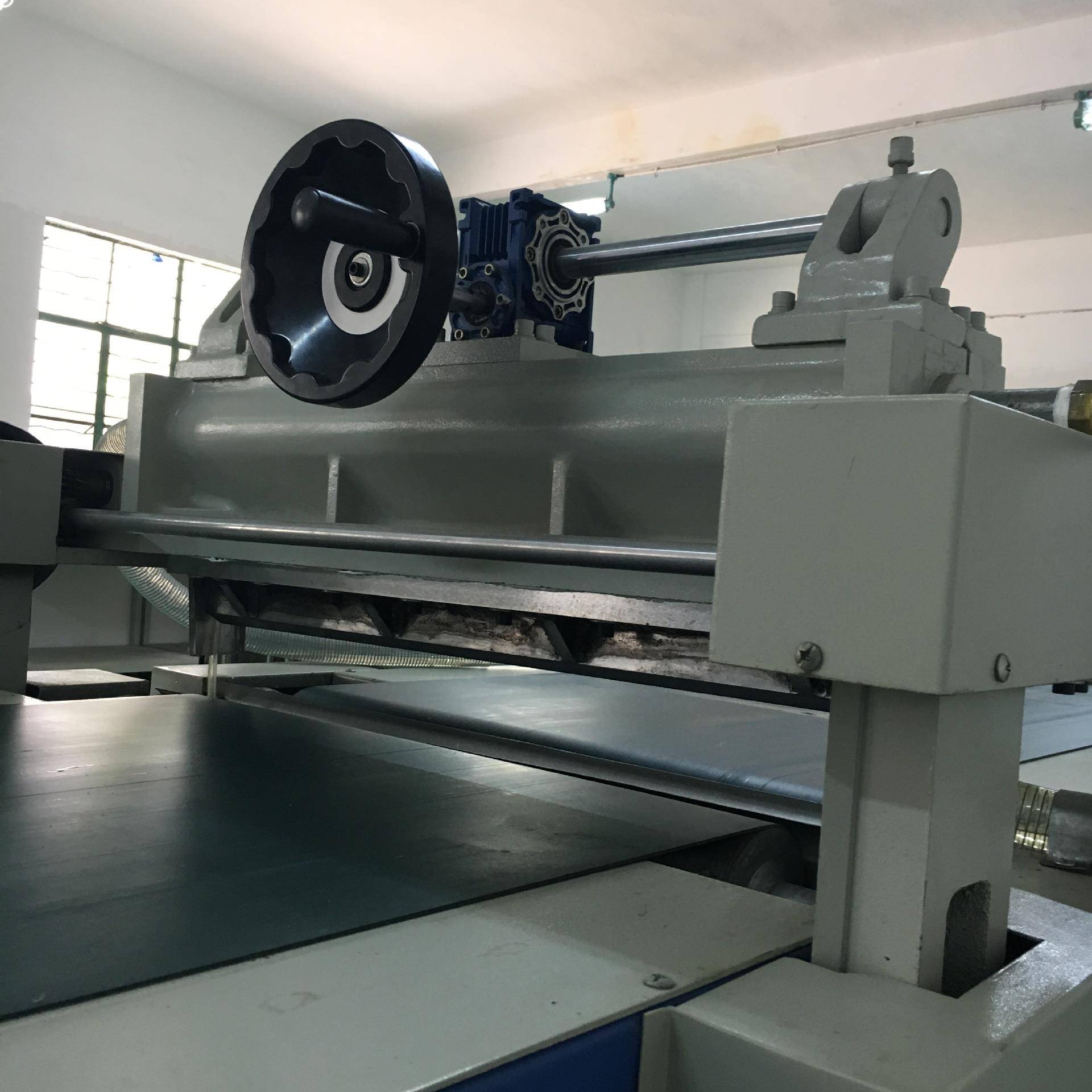 东莞衡信环保厂家直销滑板冲浪板行业水性底漆面漆淋涂机