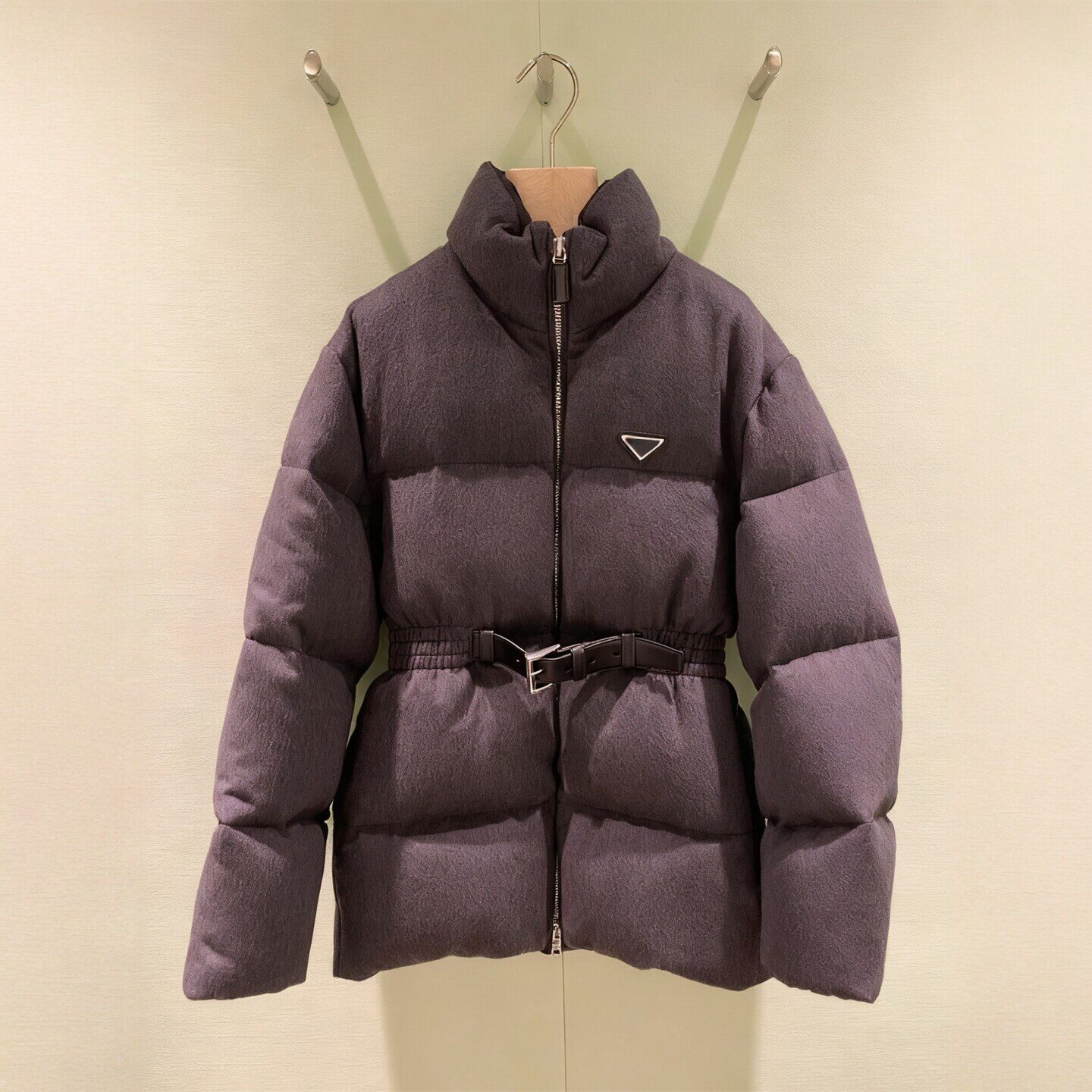 三角形立领皮革腰带羽绒服外套