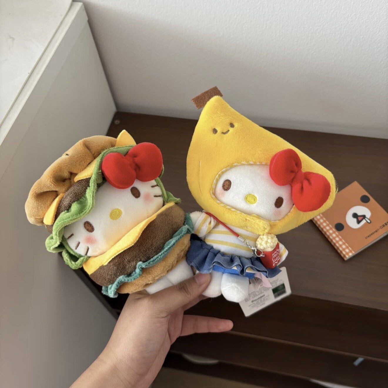 正版卡通香蕉妹Hello包包挂件可爱毛绒kitty玩偶钥匙扣装饰摆饰