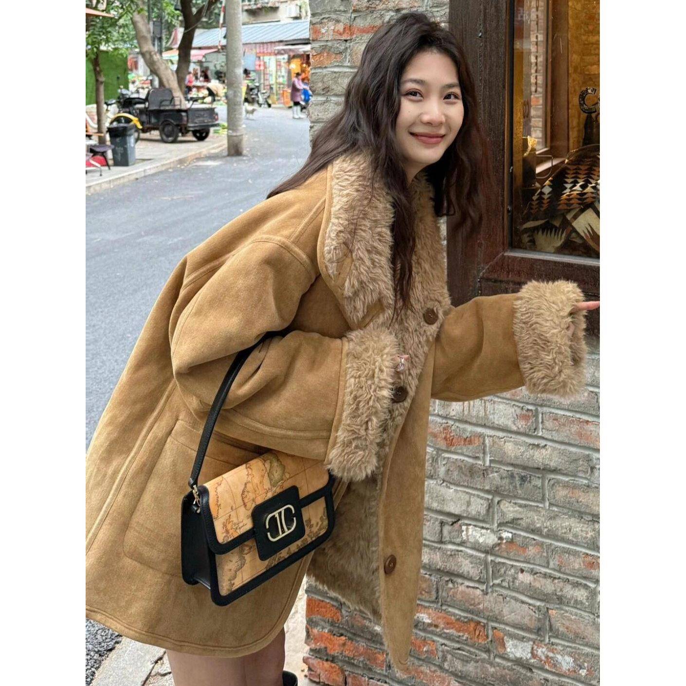 2025冬新款两面穿羊羔毛外套女中长款皮毛一体机车服加厚保暖大衣