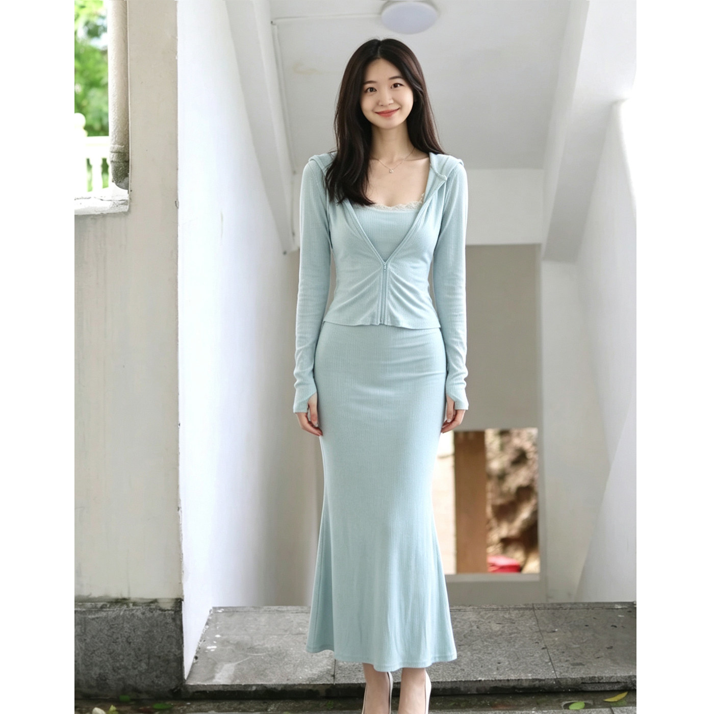 度假风气质两件套女秋季蕾丝拼接吊带连衣裙长袖连帽收腰开衫套装