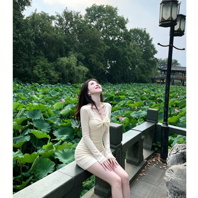 法式纯欲V领蕾丝针织包臀连衣裙