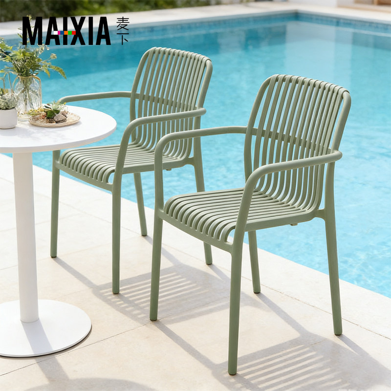 简约塑料餐椅花园庭院餐桌椅组合扶手商用民宿奶茶店餐厅靠背椅