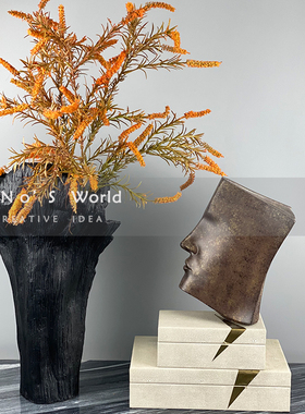 轻奢风人脸书型售楼中心骑马摆件