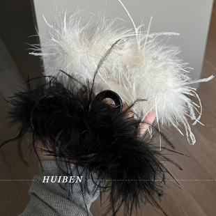 氛围感鸵鸟羽毛抓夹女大号仙气后脑勺盘发抓发夹秋冬毛茸茸鲨鱼夹