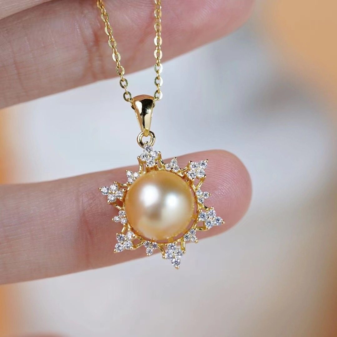 威尔娜斯铜雪花款晶莹璀璨吊坠