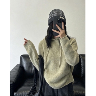 韩系软糯羊毛混纺连帽针织衫女秋冬季宽松小个子短款套头毛衣外套
