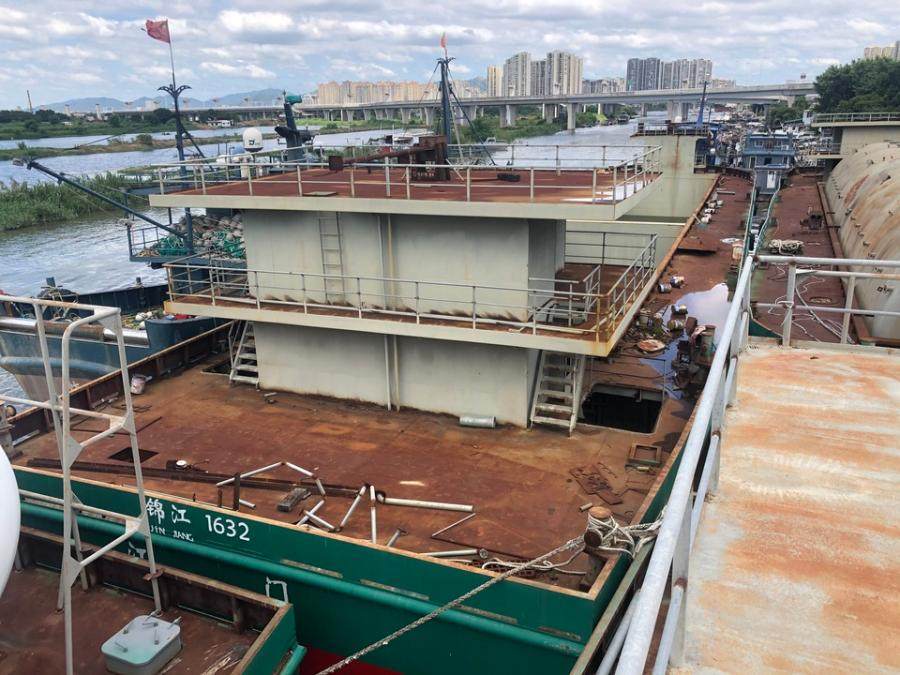建造中的“锦江1632”轮