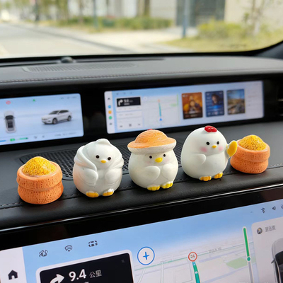 微景观摆招米小鸡汽车中控台屏幕车载件可爱农场鸡公仔电动车摆件