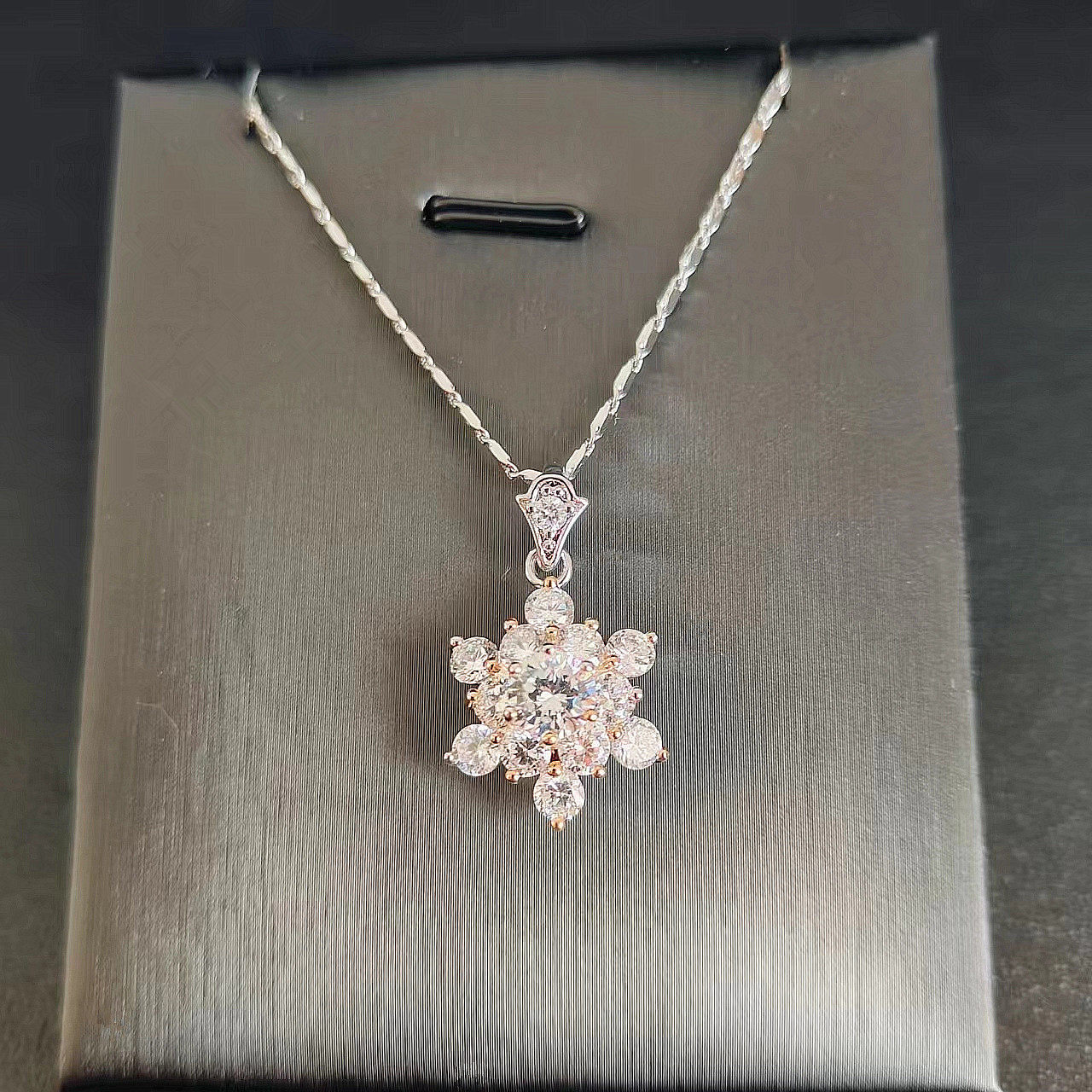 女合金锆石高级感奢华吊坠项链
