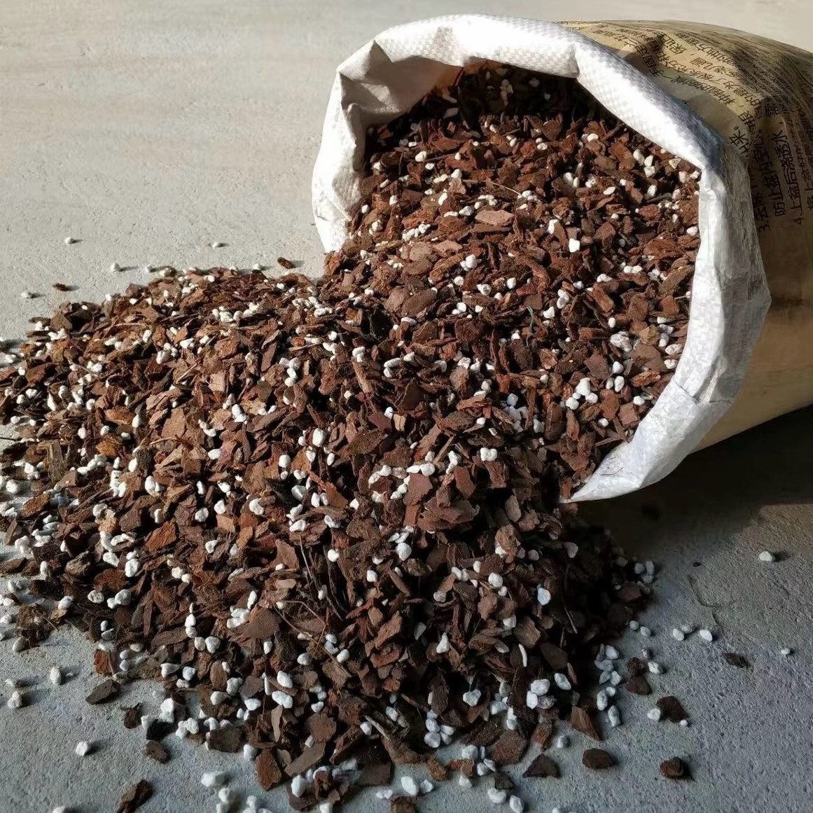 兰花专用土透气植料石斛蝴蝶兰君子兰专用松树皮块种植料营养花土