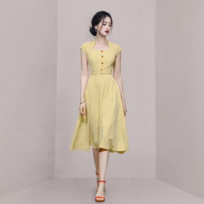 赫本风高腰伞裙a字显瘦长裙夏季气质方领短袖法式复古黄色连衣裙