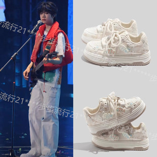 TF家族陈奕恒同款厚底小白鞋子爆款原创设计感板鞋春季星星百搭鞋