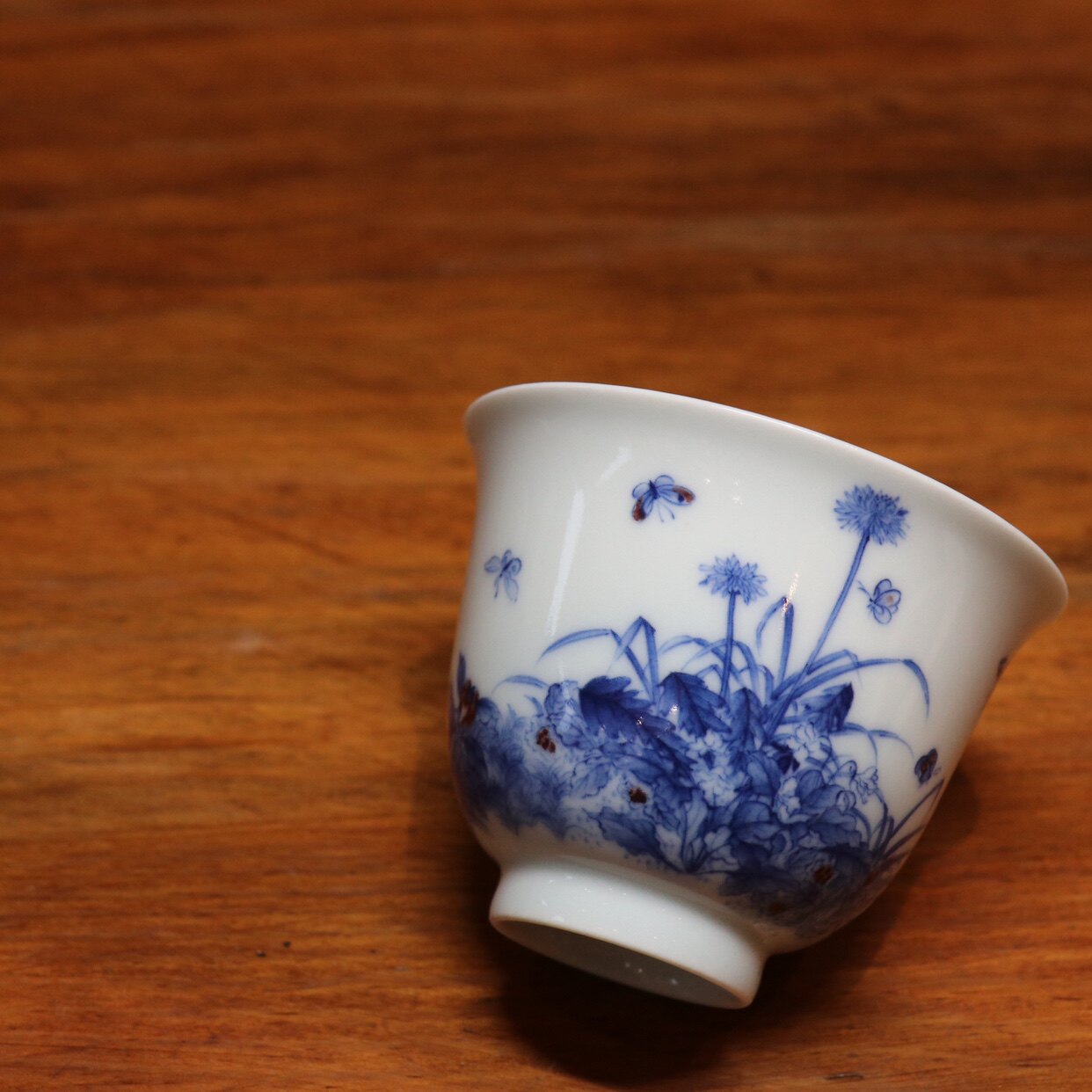 慢生堂 青花釉里红花卉蝴蝶杯