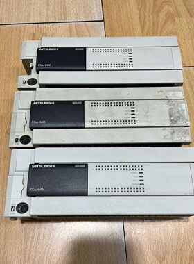 可编程控制器，型号FX3U-64MT/ES-A，实物拍摄