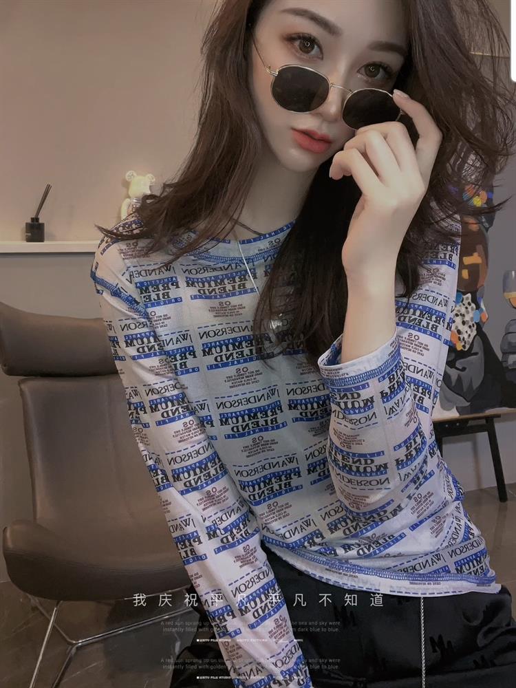 外贸品牌捡漏折扣剪镖女装欧货时尚字母印花网纱修身透视防晒上衣