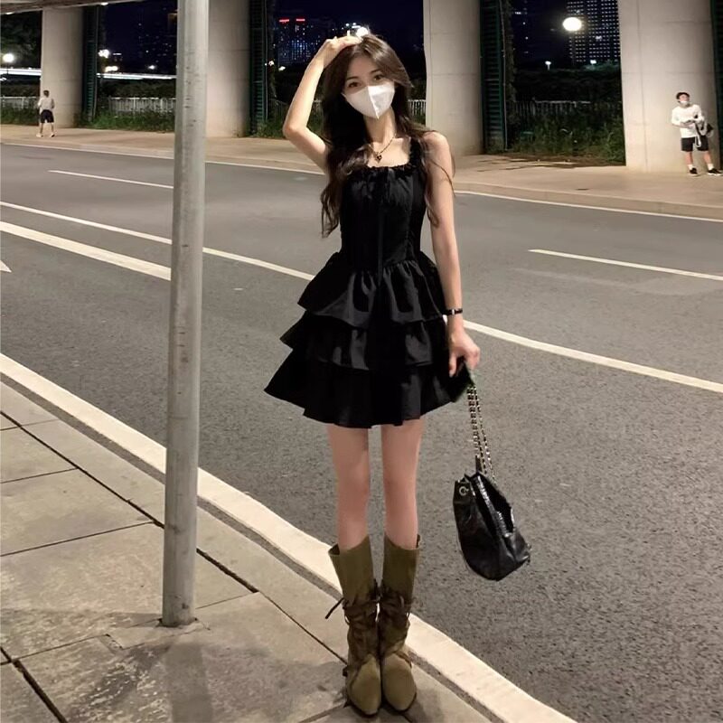 黑色吊带连衣裙女高级感气质