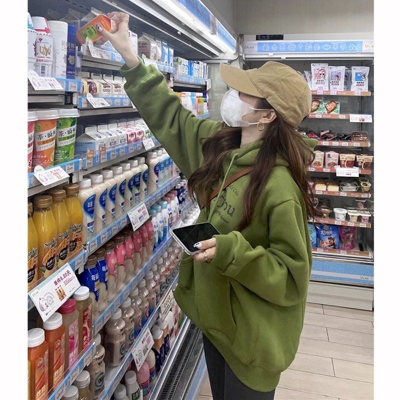 正肩牛油果绿色连帽卫衣女