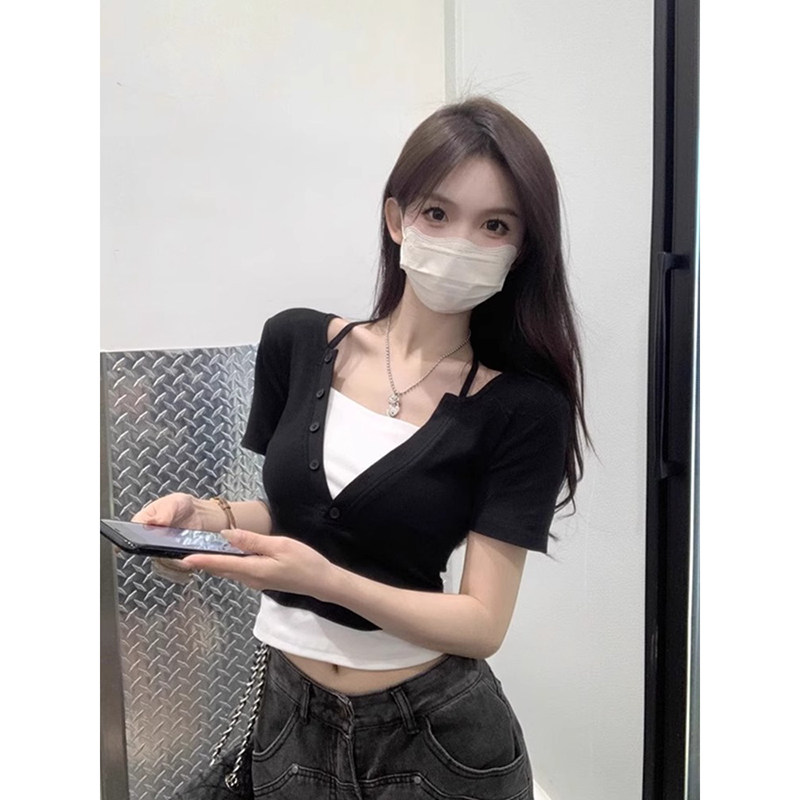 辣妹黑色假两件挂脖v领短袖t恤女