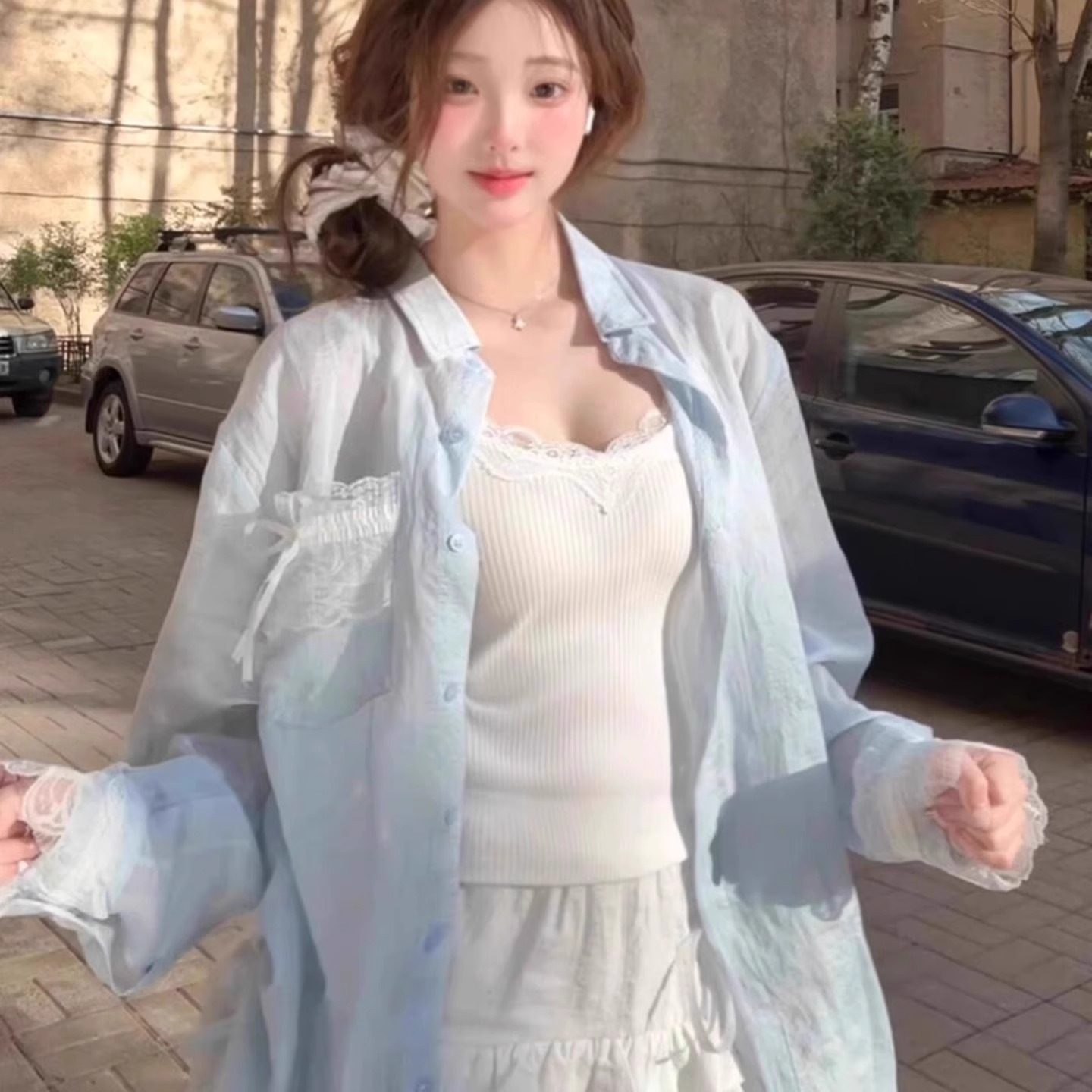 日系夏季新款蓝色薄款防晒衬衫女蕾丝拼接小众设计感气质绝美上衣