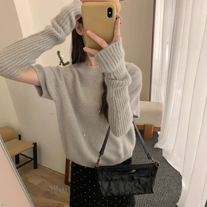 钉珠袖套圆领毛衣女秋冬软糯上衣