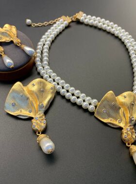 中古蝴蝶结仿珍珠水滴形耳钉耳环优雅小裙子胸针双层项链耳饰套装