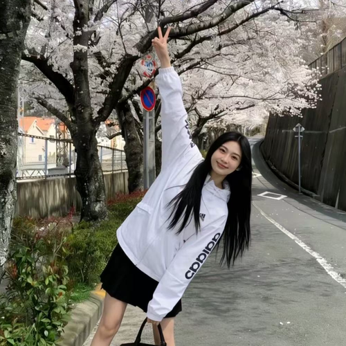 adidas春季女生户外休闲百搭外套