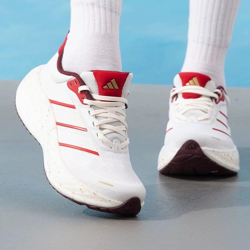 正品Adidas阿迪达斯跑步鞋新年款