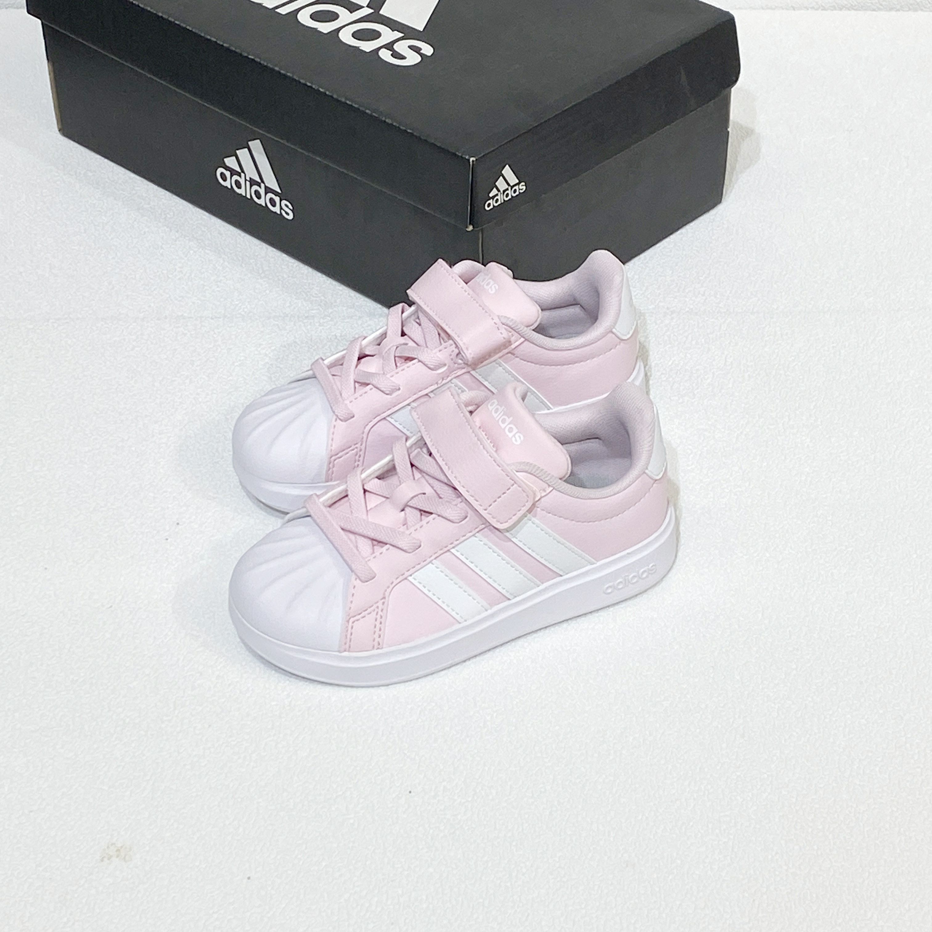 Adidas阿迪达斯正品童鞋2026年新款洋气鞋子男女儿童休闲防滑板鞋