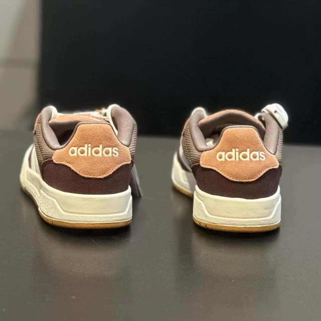 正品Adidas阿迪达斯运动休闲鞋男