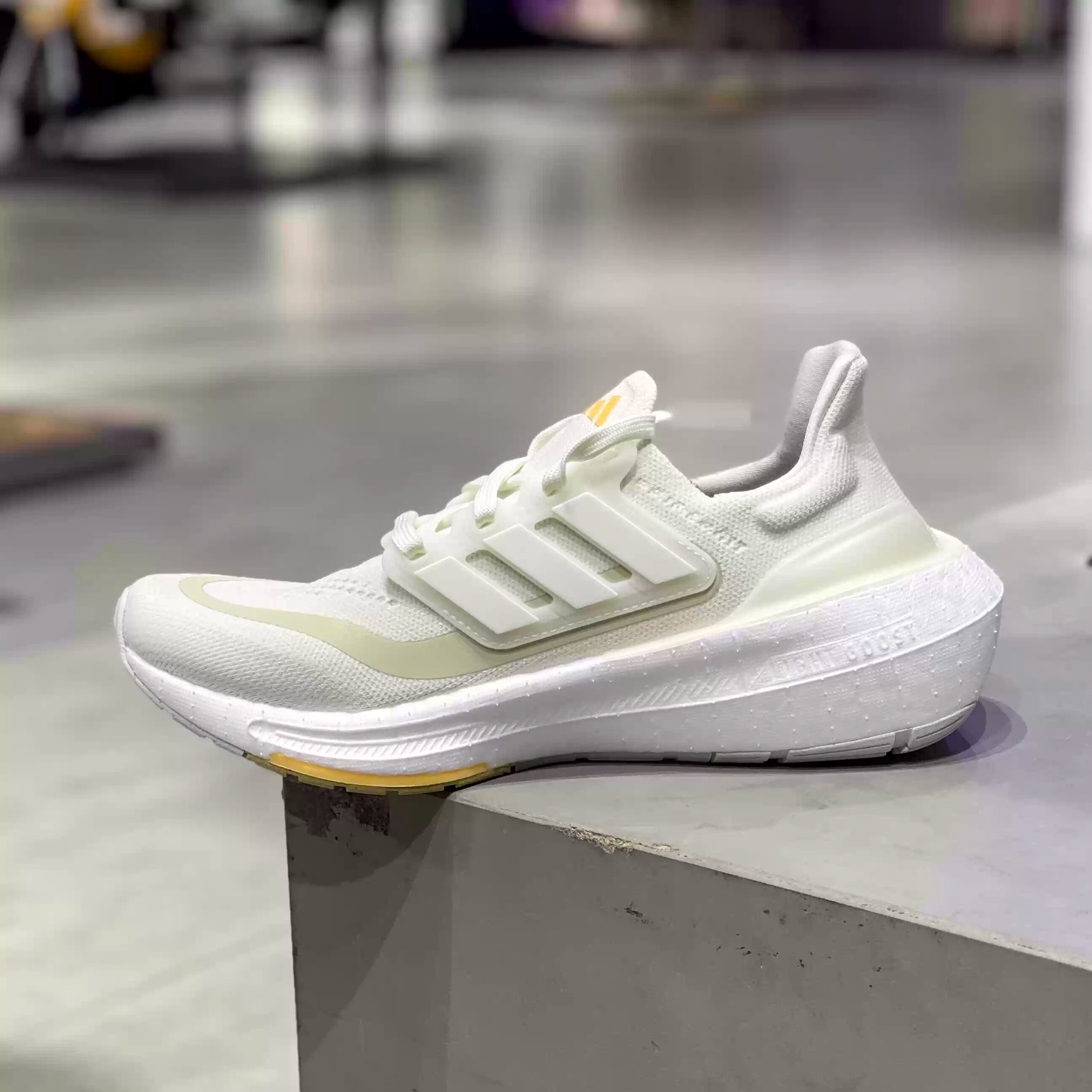 adidas阿迪达斯缓震网面透气女生款跑步鞋日常慢跑百搭跑步运动鞋
