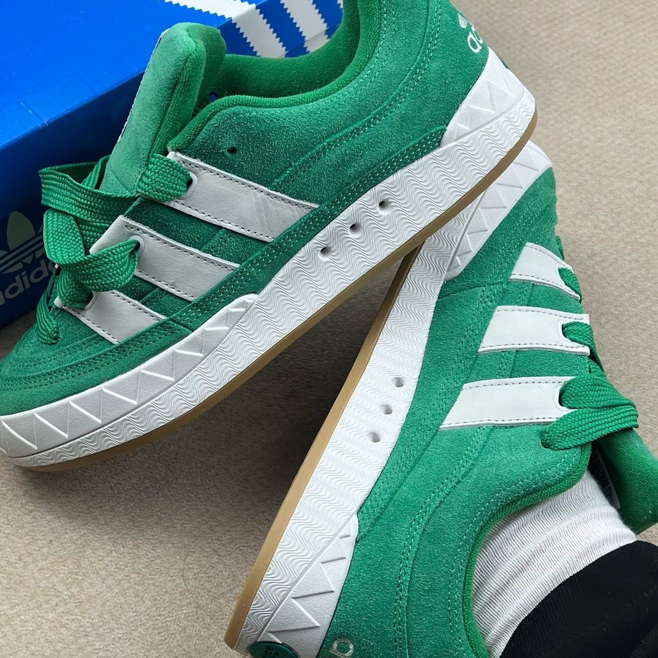 Adidas三叶草阿迪达斯鲨鱼面包鞋
