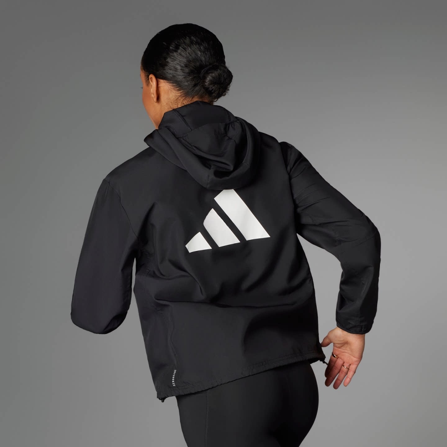 Adidas阿迪达斯正品2025新款女士反光跑步运动经典连帽外套IL7223