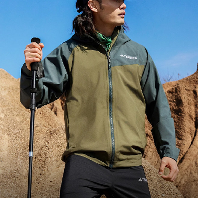 阿迪达斯TERREX户外防风冲锋衣男