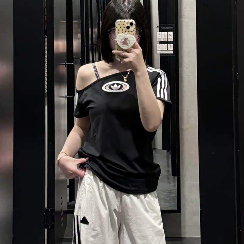 阿迪达斯三叶草女款露肩短袖2026夏季时尚显瘦百搭休闲运动风T恤