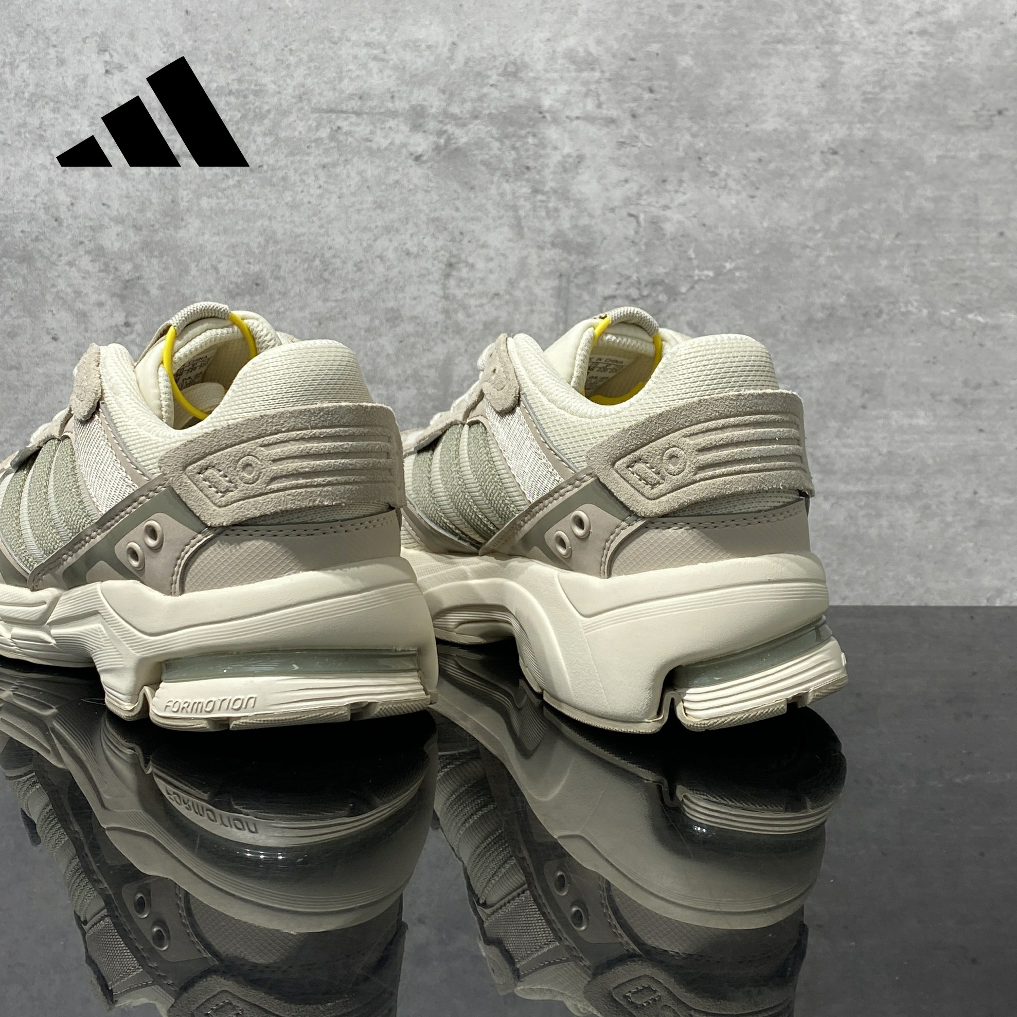 Adidas阿迪达斯正品秋新款男女同款户外跑步减震回弹跑步鞋老爹鞋