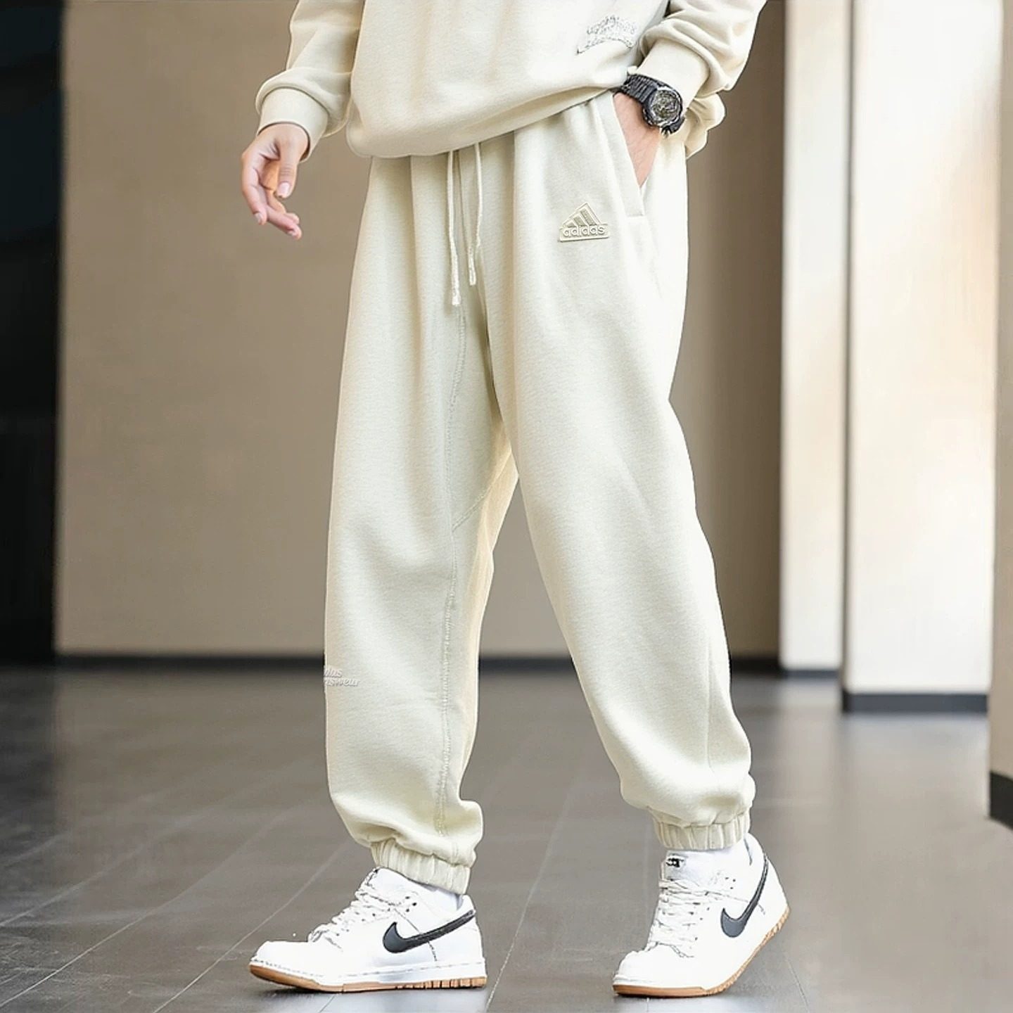 Adidas阿迪达斯男裤新款经典三条纹运动收口束脚裤休闲长裤IT3950