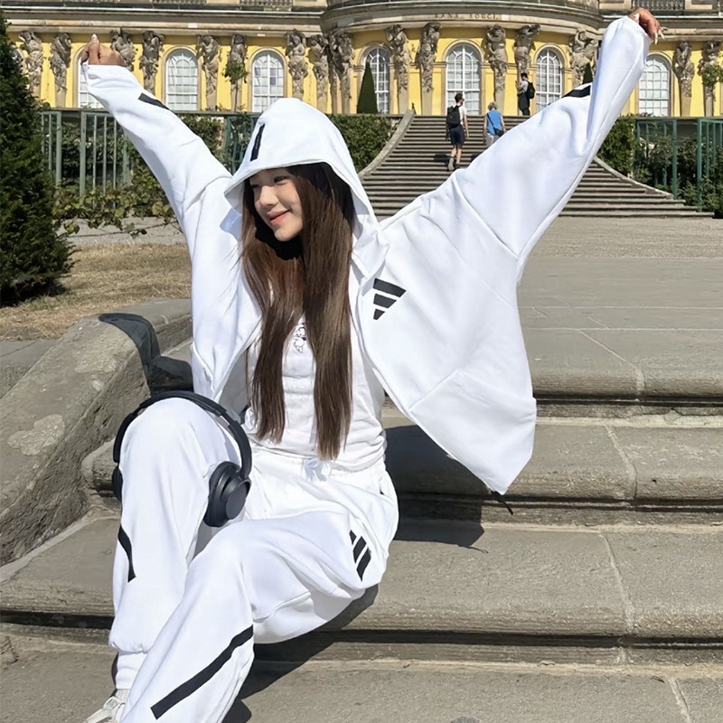 阿迪达斯女秋季连帽运动外套
