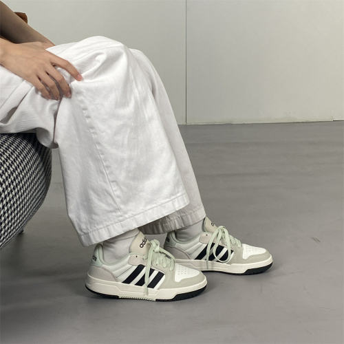 阿迪达斯Adidas低帮运动板鞋