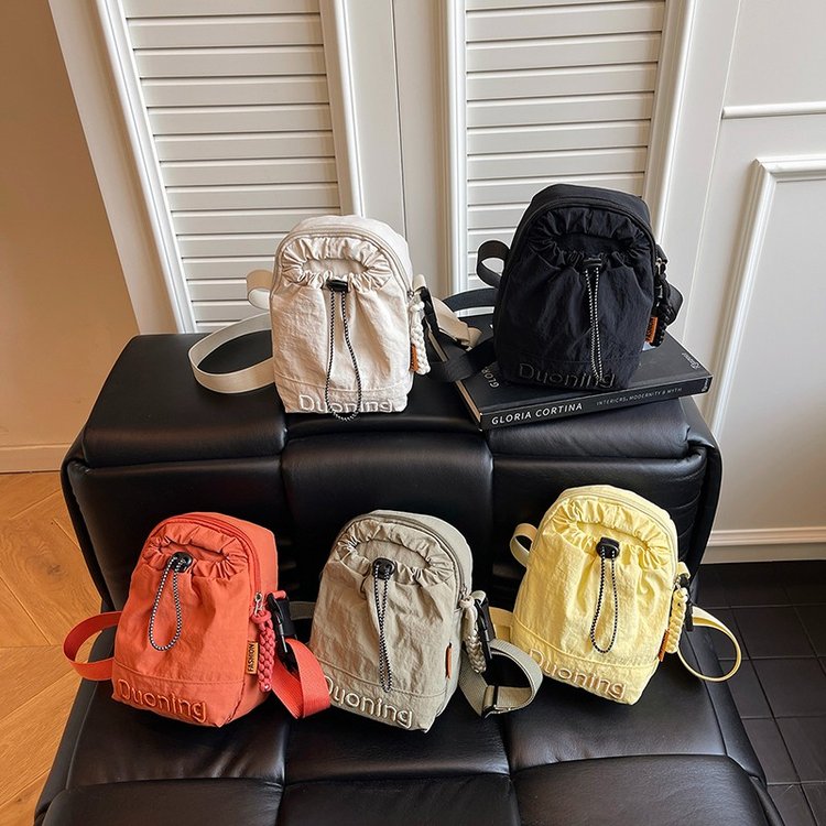 夏天手机包女随身小挎包2026新款散步装水杯水壶迷你包包小斜挎包