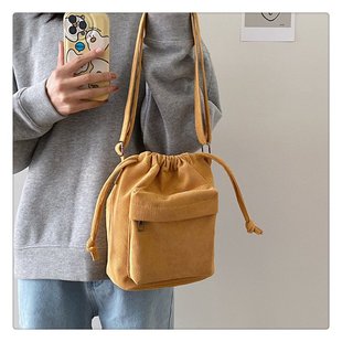 韩褶皱抽绳袋口尼龙单肩包时尚小众斜挎包休闲百搭手机包新款